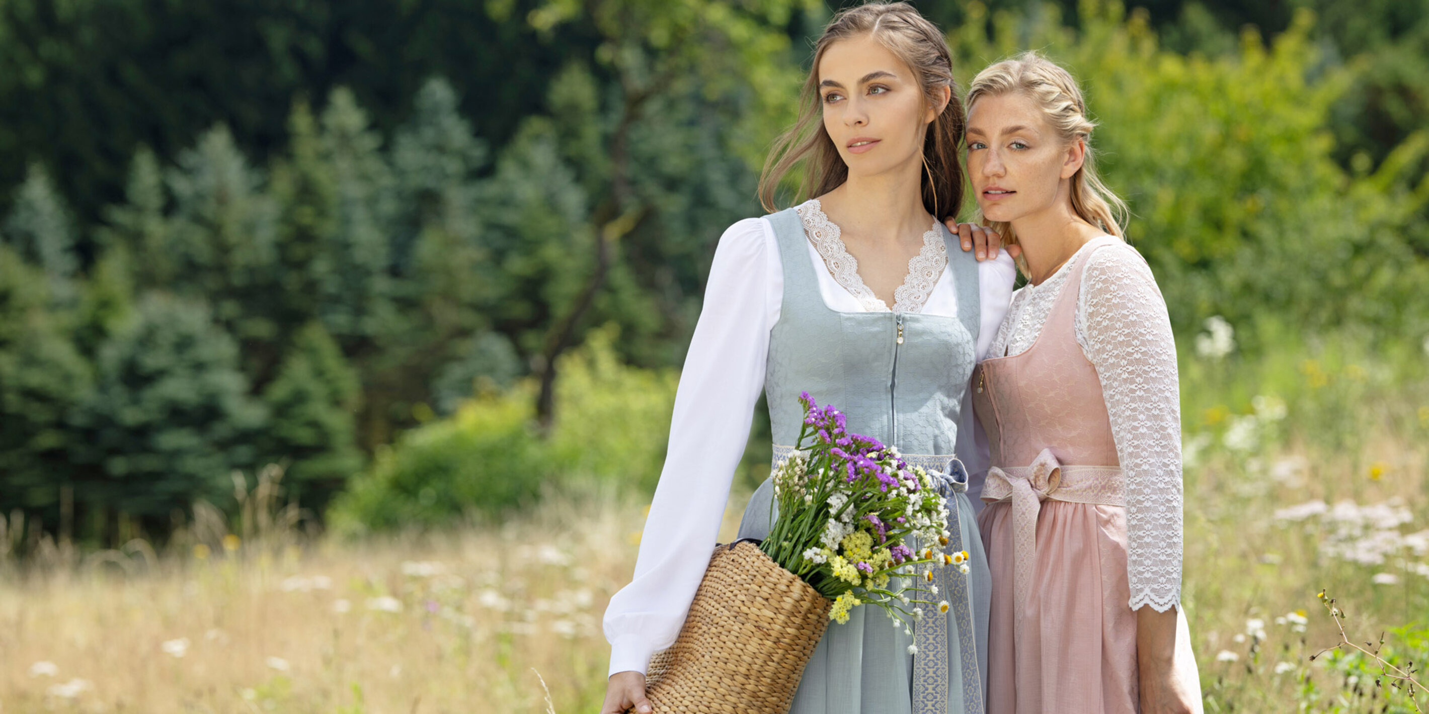 marjo_dirndl-gl-12-landl_eisblau_bluse-gr-12-buchbach_weiss_dirndl-gl-12-landl_blush_bluse-gy-12-babenhausen_off-white---kopie