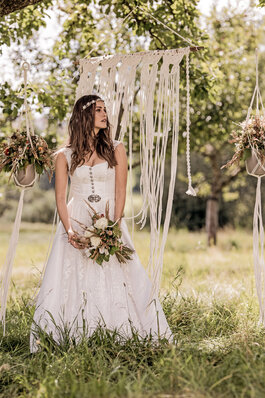 lange Brautdirndl und Hochzeitdirndl finden Sie im Trachten Shop Zell